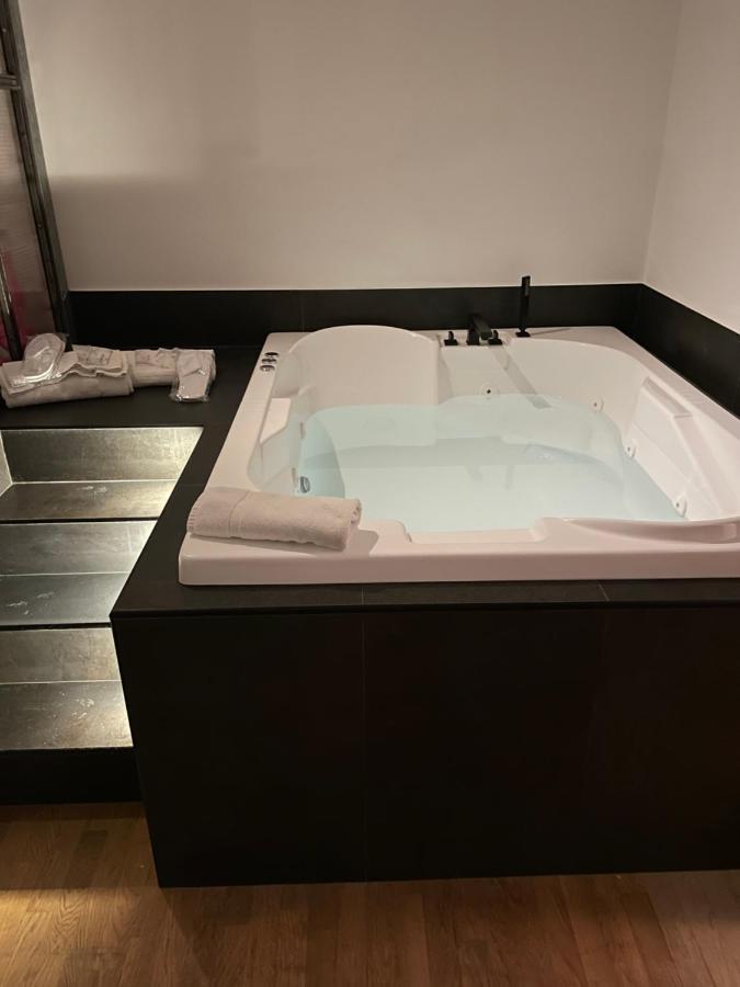 Royalroom2.0-Relaxing Spa & Luxury Apartments Lido di Ostia Exteriör bild